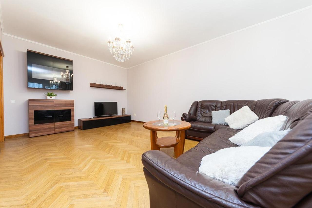 Spacious Apartments In The Center Of Obolon 2 Bedrooms Kiev Exteriör bild