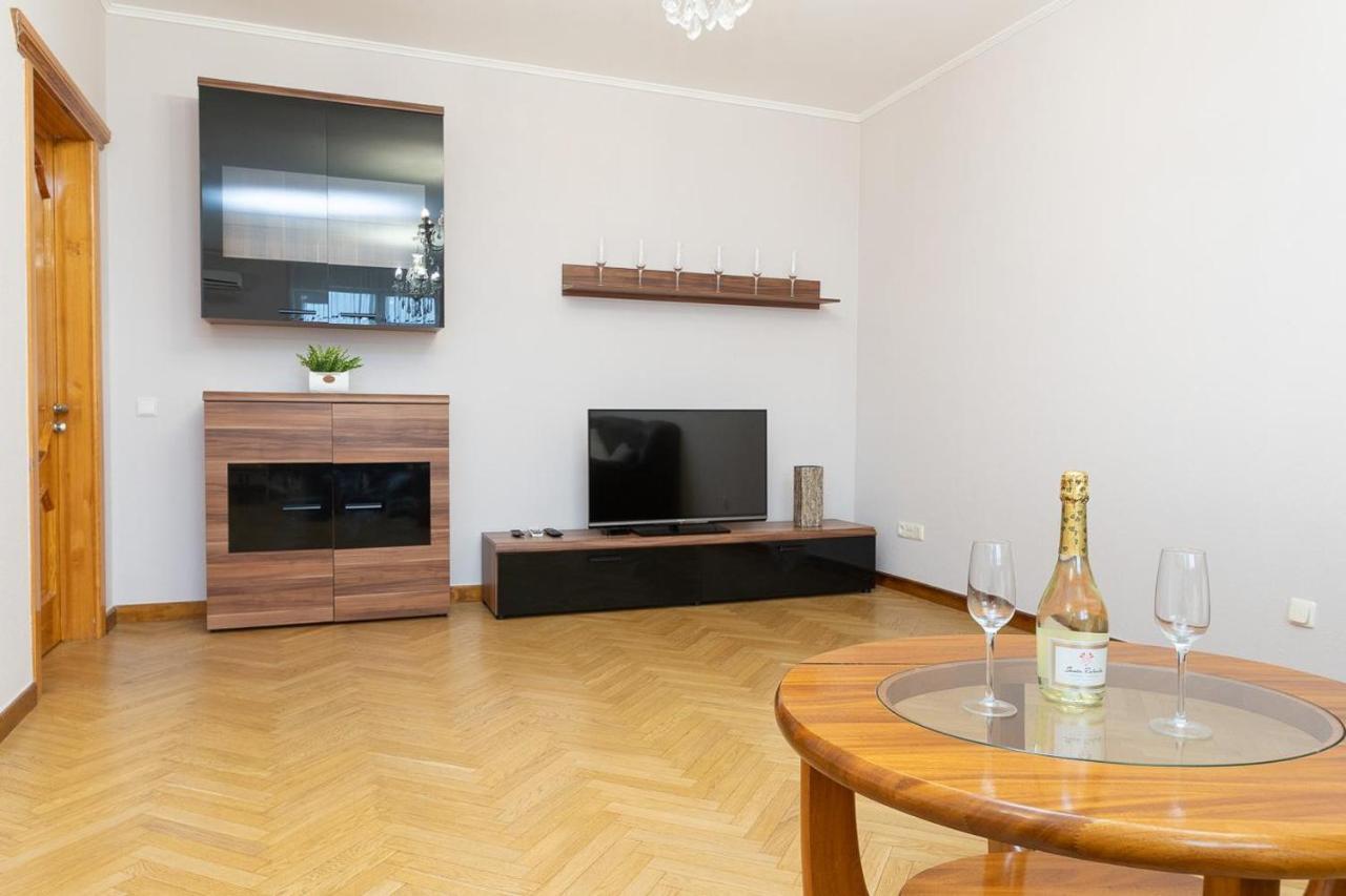 Spacious Apartments In The Center Of Obolon 2 Bedrooms Kiev Exteriör bild