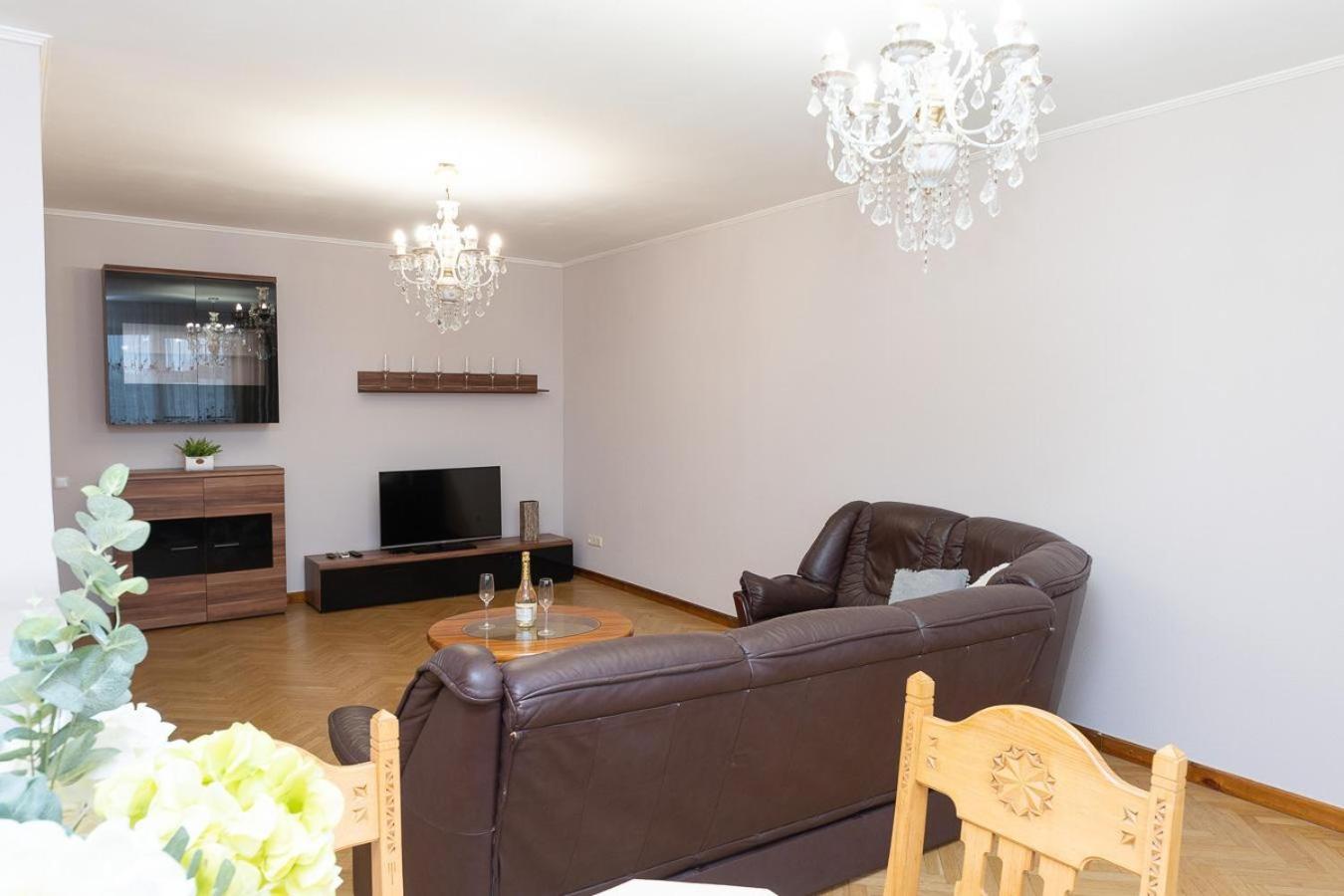 Spacious Apartments In The Center Of Obolon 2 Bedrooms Kiev Exteriör bild