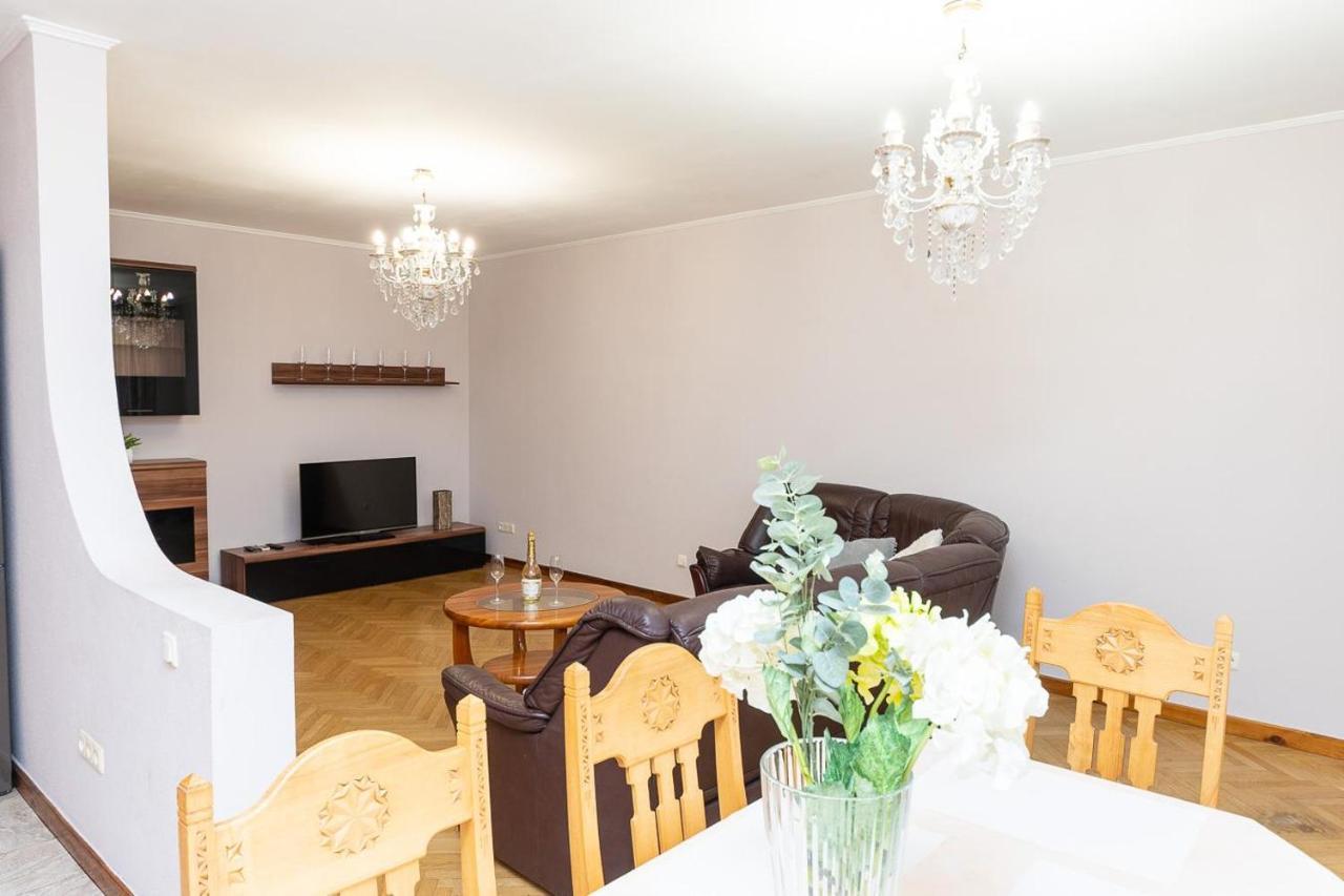 Spacious Apartments In The Center Of Obolon 2 Bedrooms Kiev Exteriör bild