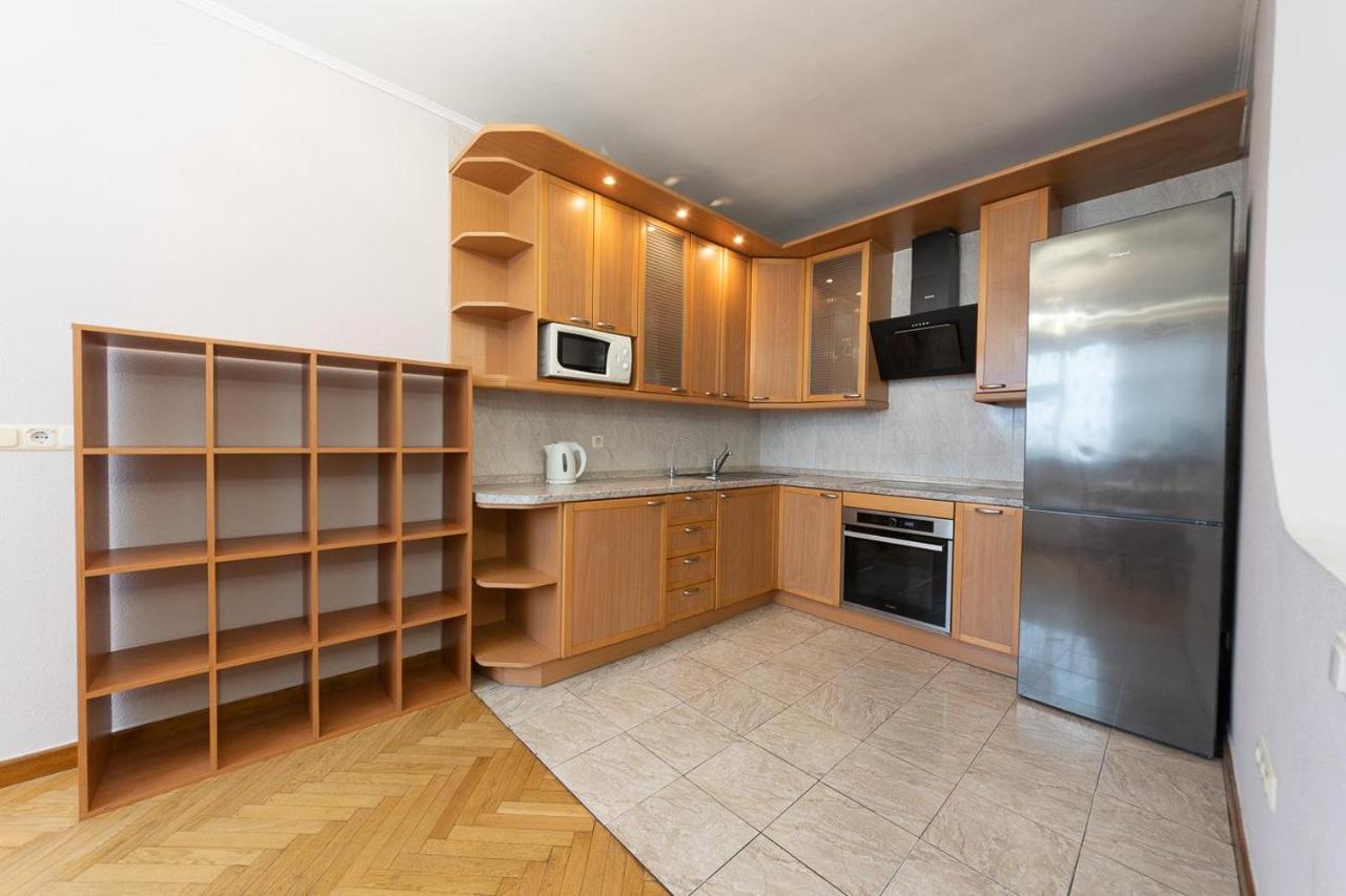 Spacious Apartments In The Center Of Obolon 2 Bedrooms Kiev Exteriör bild