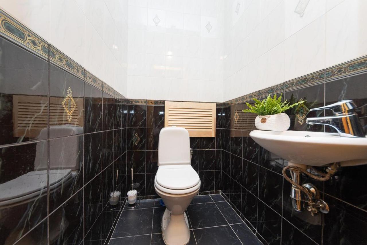 Spacious Apartments In The Center Of Obolon 2 Bedrooms Kiev Exteriör bild